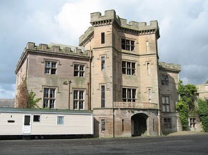 440px-Barmoor_Castle_-_geograph.org.uk_-_779515