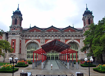 English: Ellis Island Immigration Museum entra...